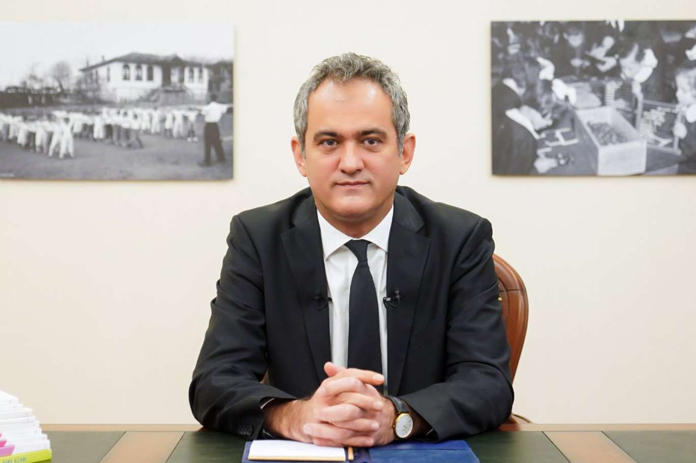 Bakan Özer'den öğretmen ve öğrencilere ara tatil mesajı Bakan Özer'den öğretmen ve öğrencilere ara tatil mesajı